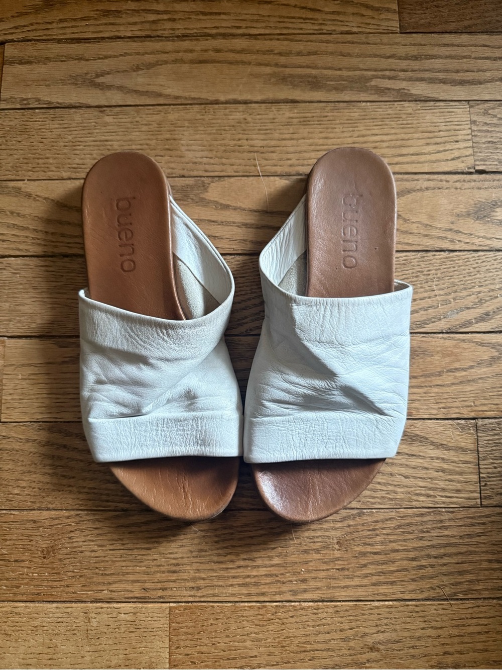 Bueno White Leather Slide Mules with Tan Insole